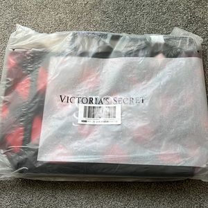 NWT Victoria’s Secret Plaid carryall vinyl tote